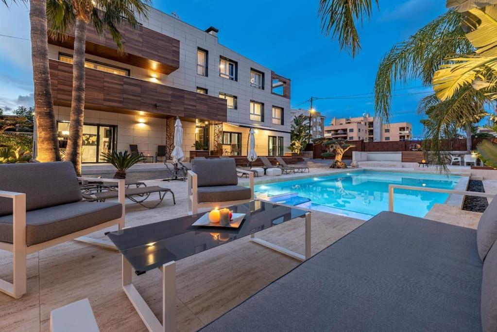 Lusso E Relax Con Piscina A 2 Minuti Dal Mare Apartment Miami Playa Exterior photo