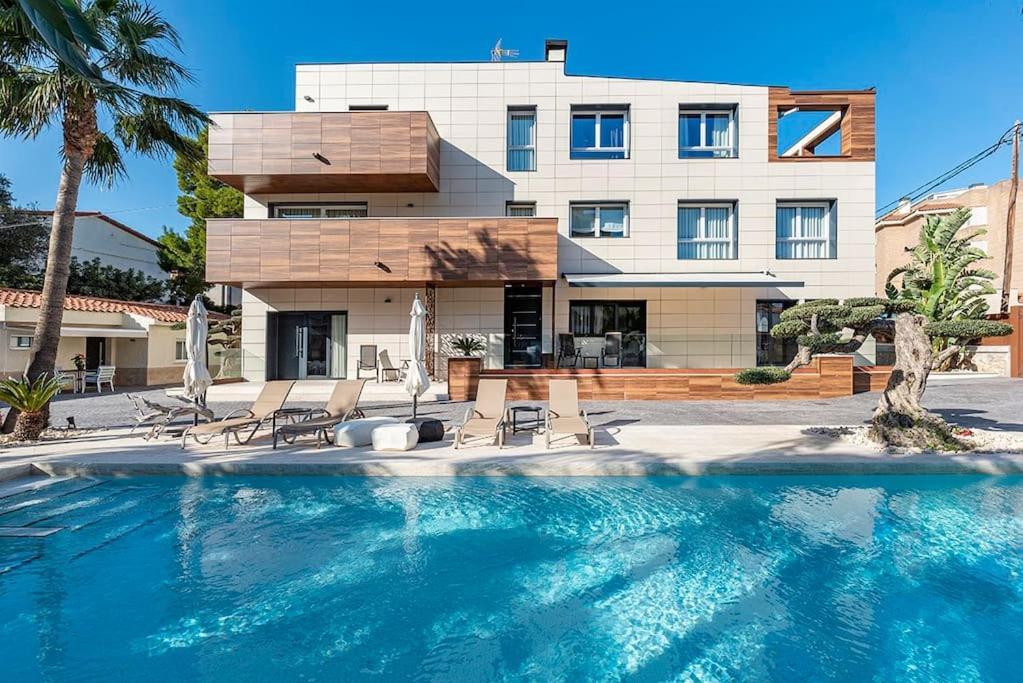 Lusso E Relax Con Piscina A 2 Minuti Dal Mare Apartment Miami Playa Exterior photo