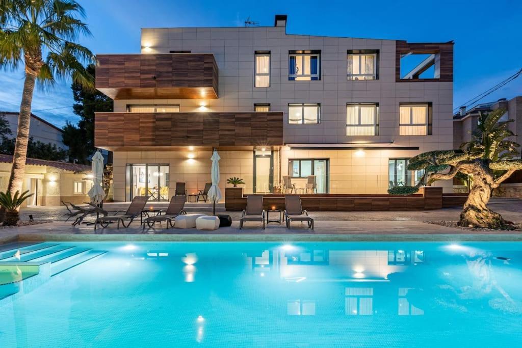 Lusso E Relax Con Piscina A 2 Minuti Dal Mare Apartment Miami Playa Exterior photo