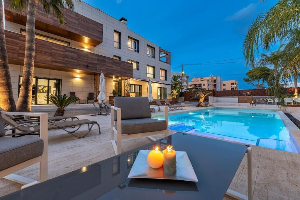 Lusso E Relax Con Piscina A 2 Minuti Dal Mare Apartment Miami Playa Exterior photo