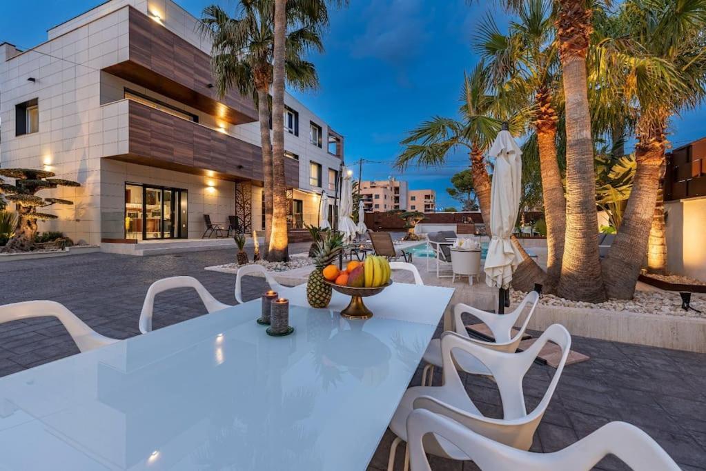 Lusso E Relax Con Piscina A 2 Minuti Dal Mare Apartment Miami Playa Exterior photo