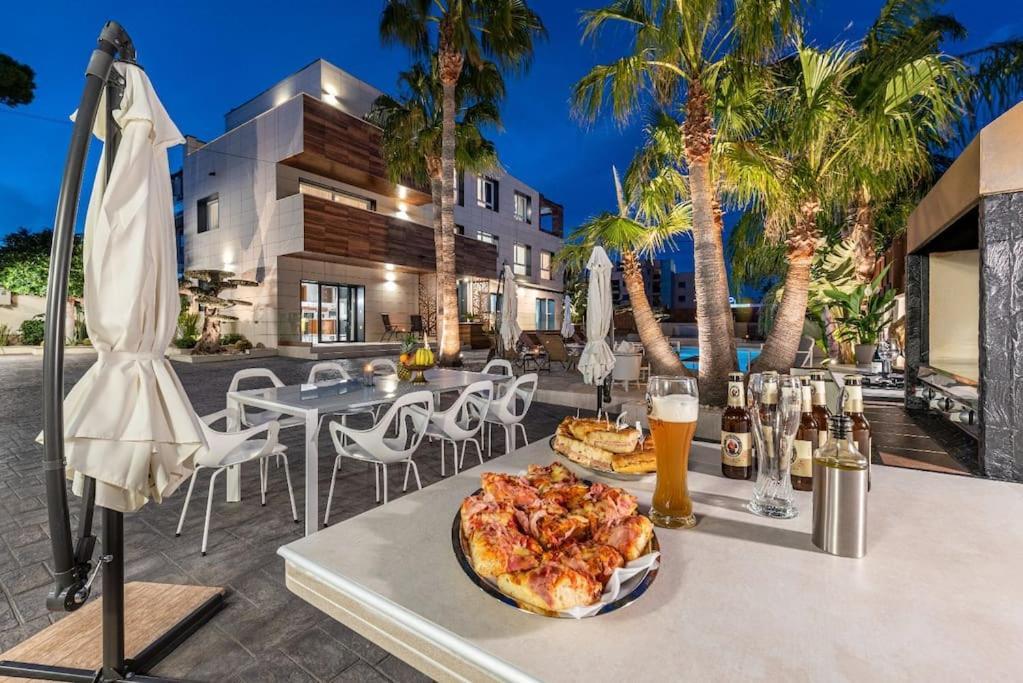 Lusso E Relax Con Piscina A 2 Minuti Dal Mare Apartment Miami Playa Exterior photo